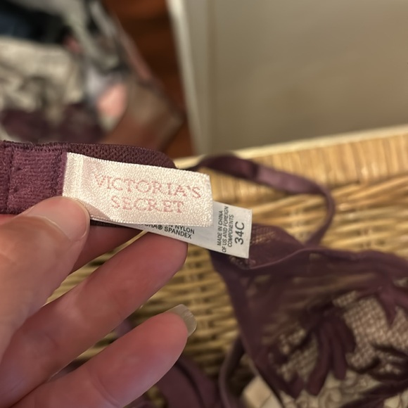 Victoria secret bra and panty set NWOT! Never worn was given as a gift - Picture 7 of 9